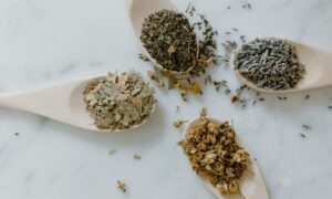 Descubre qué es la naturopatía, que afecciones trata y qué beneficios puede aportarte en tu día a día.