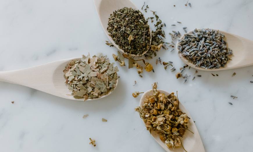 Descubre qué es la naturopatía, que afecciones trata y qué beneficios puede aportarte en tu día a día.